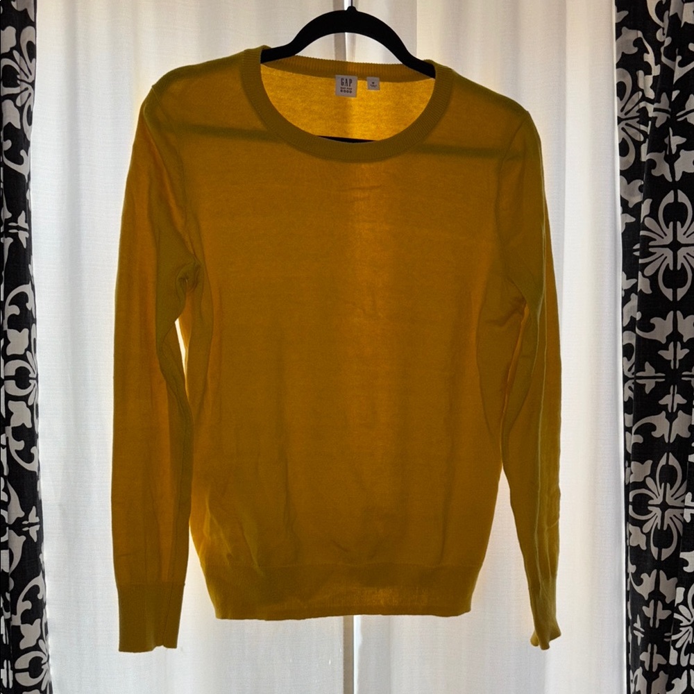 GAP Women's Mustard Crew Neck Sweater